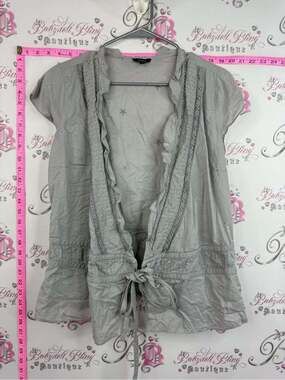 Reitmans y2k top tie up ribbon Light Gray Short-Sleeve Ruffle Tie-Waist Top